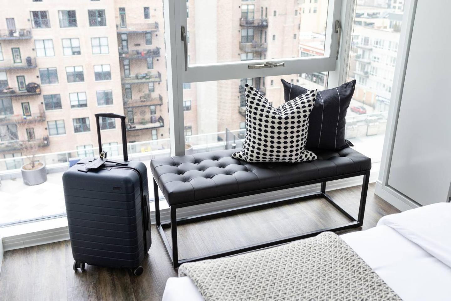 Stylish 2BR/2BA Apt near the Field Musuem Main image 1